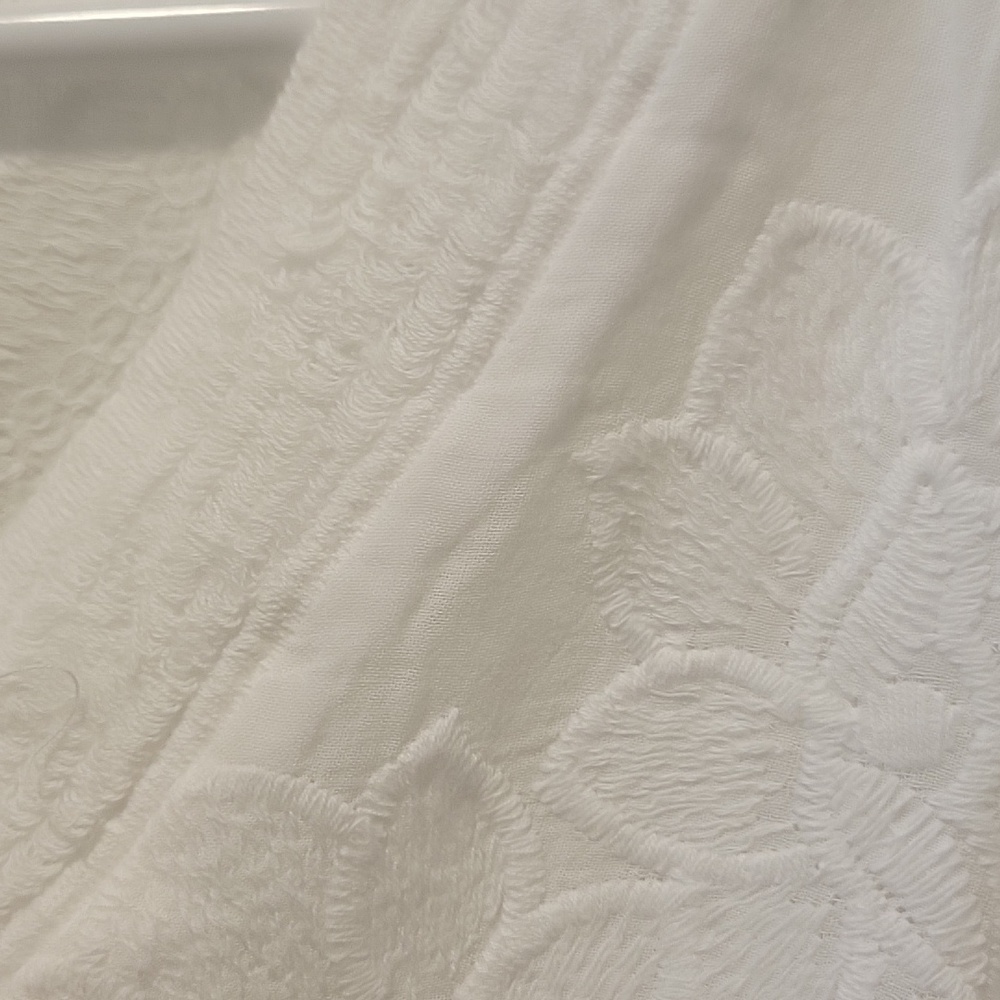 Pull-over white blouse. Chico's white, intricate detailed embroidery - Picture 5 of 7